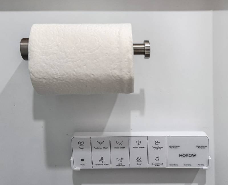 Horow X70 Smart Toilet Review: It’s Far Smarter Than an Average Toilet 14 Horow X70 Smart Toilet controller
