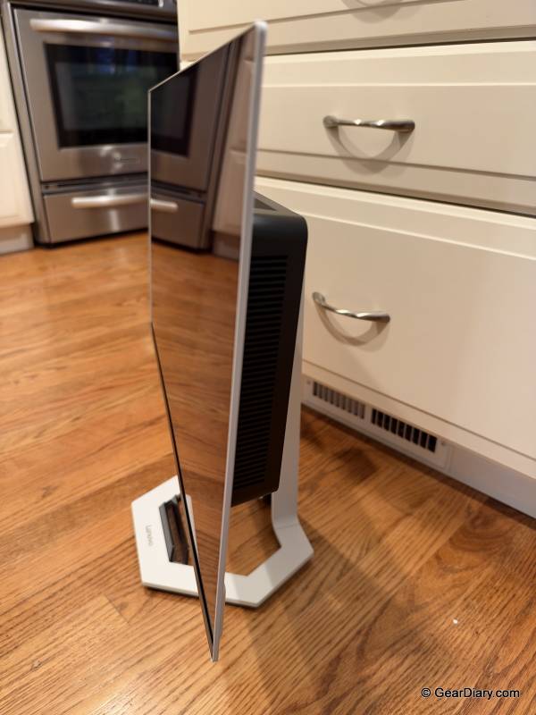 Lenovo Legion Pro 27UD-10 Review: 4K OLED, 240Hz, and No Compromises Required 5 Side view of the Lenovo Legion Pro 27UD-10