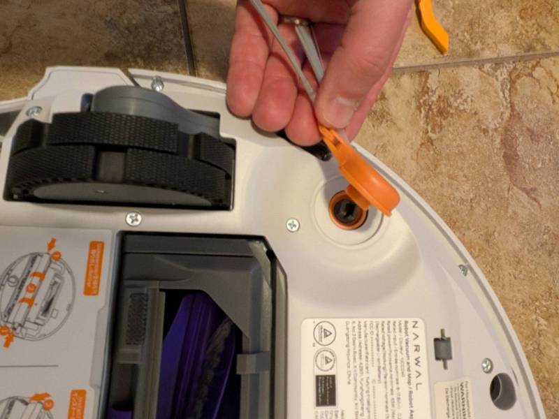 Narwal Freo 20 Robot Vacuum Review: Serious Cleaning Power with Smarter Mopping and Less Hands-On Maintenance 9 Installing the brushes on the Narwal Freo 20 Robot Vacuum