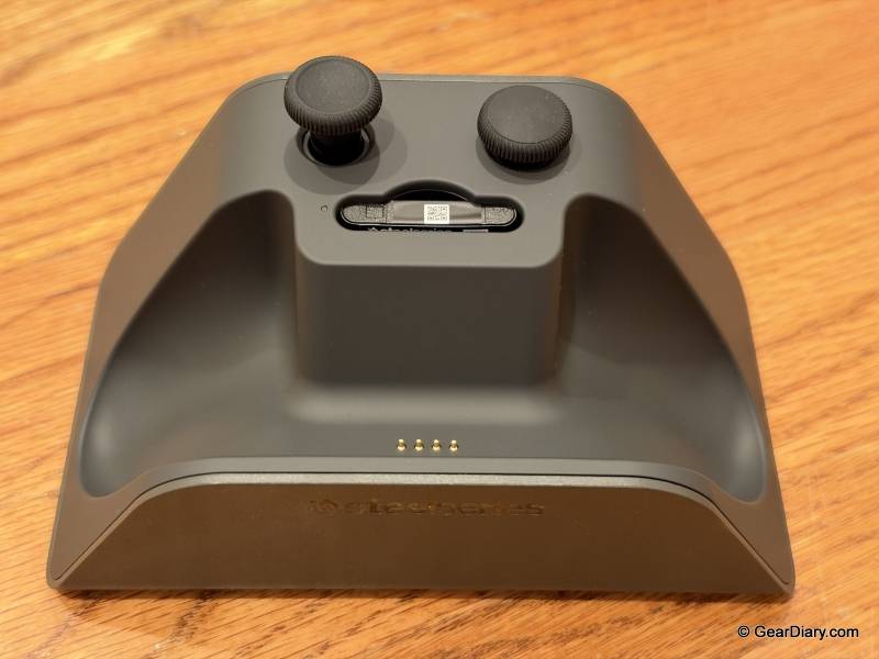 SteelSeries Aeon Pro Review: The Hot-Swappable Battery Controller That Never Stops Playing 7 Charging dock for the SteelSeries Aeon Pro