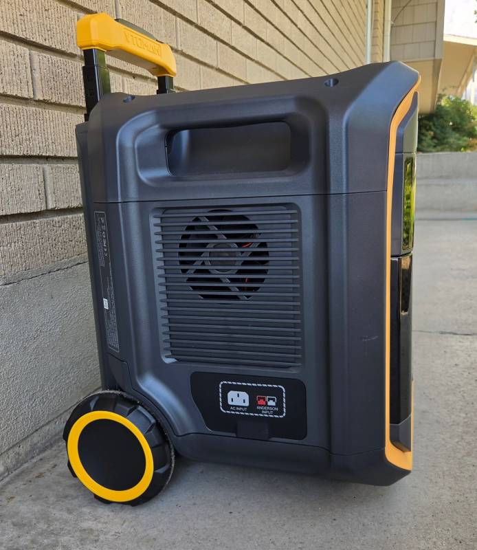 VTOMAN FlashSpeed Pro 3600 Portable Power Station Review: Great Value and Performance, but Calling It Portable Might Be a Stretch 8 VTOMAN FlashSpeed Pro 3600 Portable Power Station