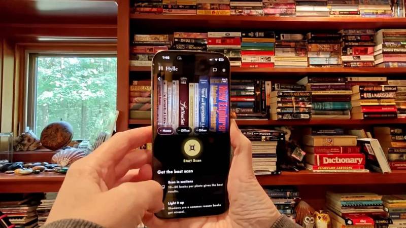 Hylle Review: Catalog Your Bookshelf by Photo With This AI Book Scanner App 3 Scanning with Hylle app