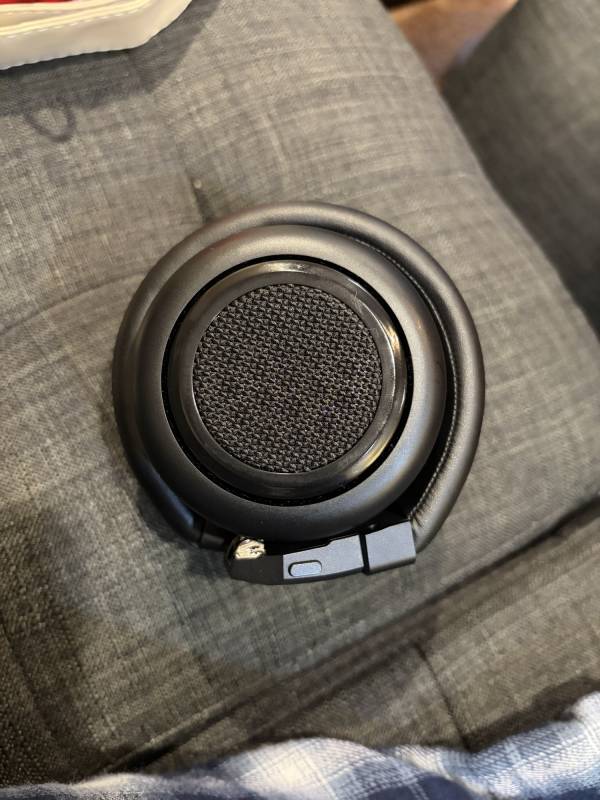 TDM. NEO Review: These Headphones Have a Twist — They Turn into a Portable Speaker! 10 TDM. NEO