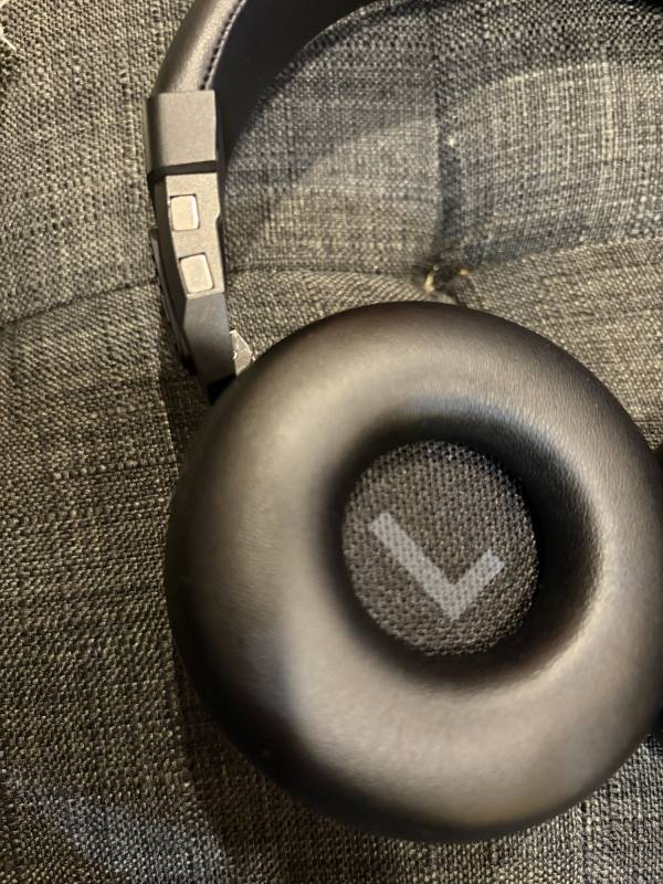 TDM. NEO Review: These Headphones Have a Twist — They Turn into a Portable Speaker! 13 TDM. NEO