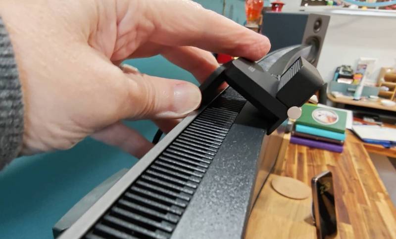 OBSBOT Meet Flip Webcam Review: A Pocket-Size 4K Webcam That Folds Away When You’re Done 10 Mount won't fit my monitor