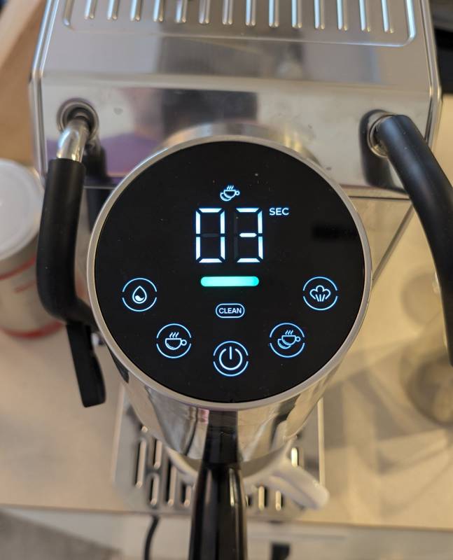 Rowan Nova Pure Espresso Machine Review: Be Your Own Barista at Home — Snooty Attitude Not Required! 5 Rowan Nova Pure Espresso Machine display